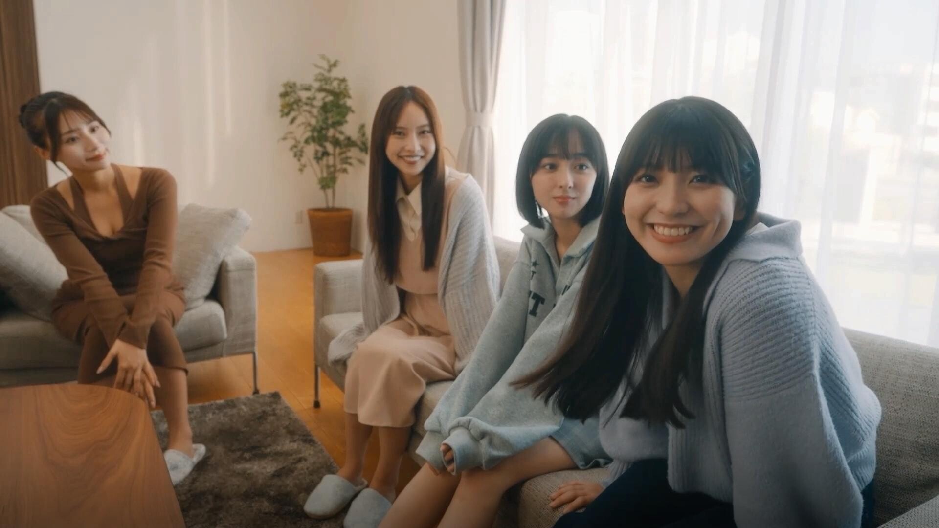 嘟嘟嘟~恋爱信号响不停，美女室友们教我如何淡定？-Roommates, Romance, and Ringing Hearts